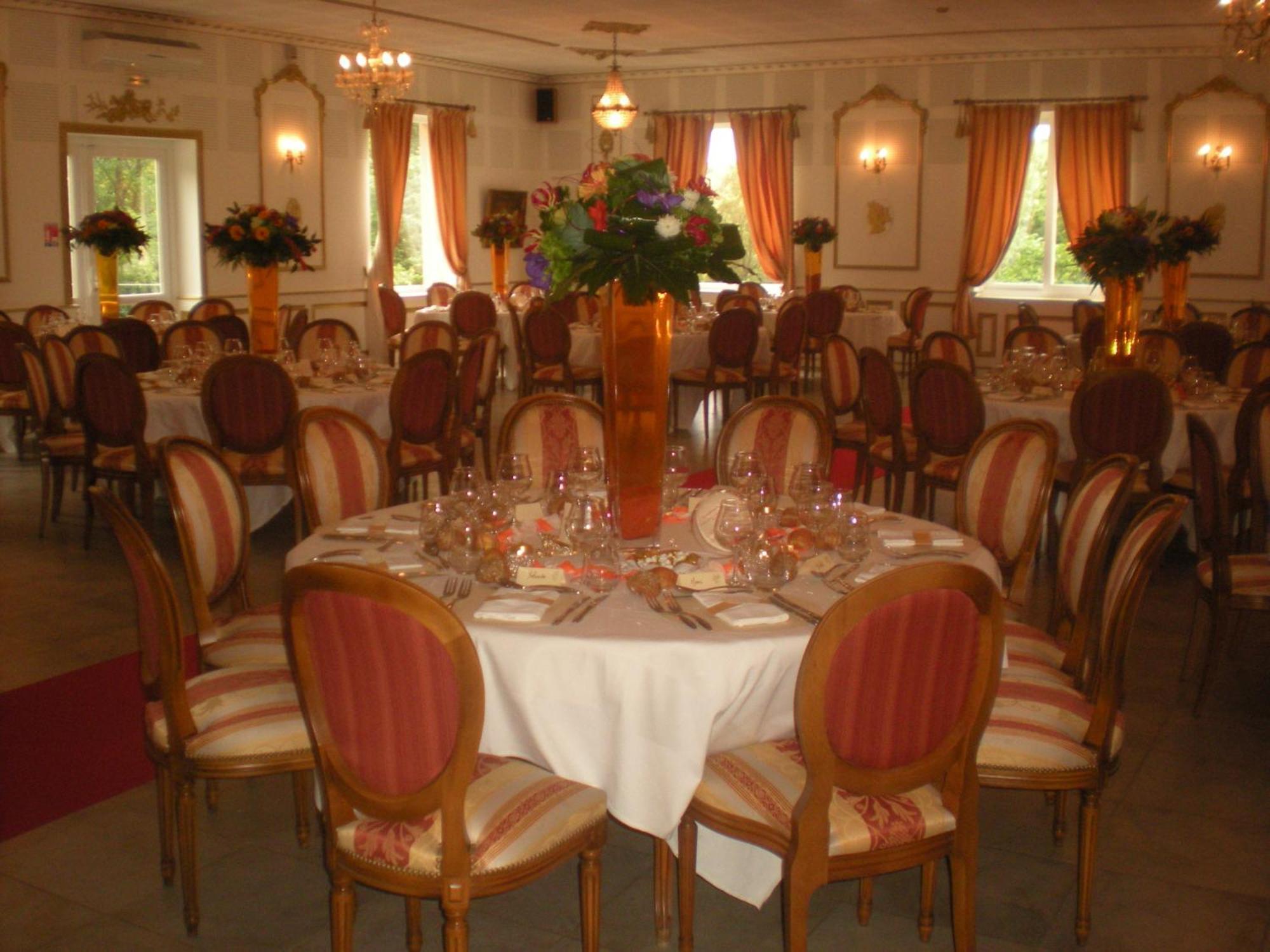 פלורי Chateau De La Chapelle Des Bois מראה חיצוני תמונה