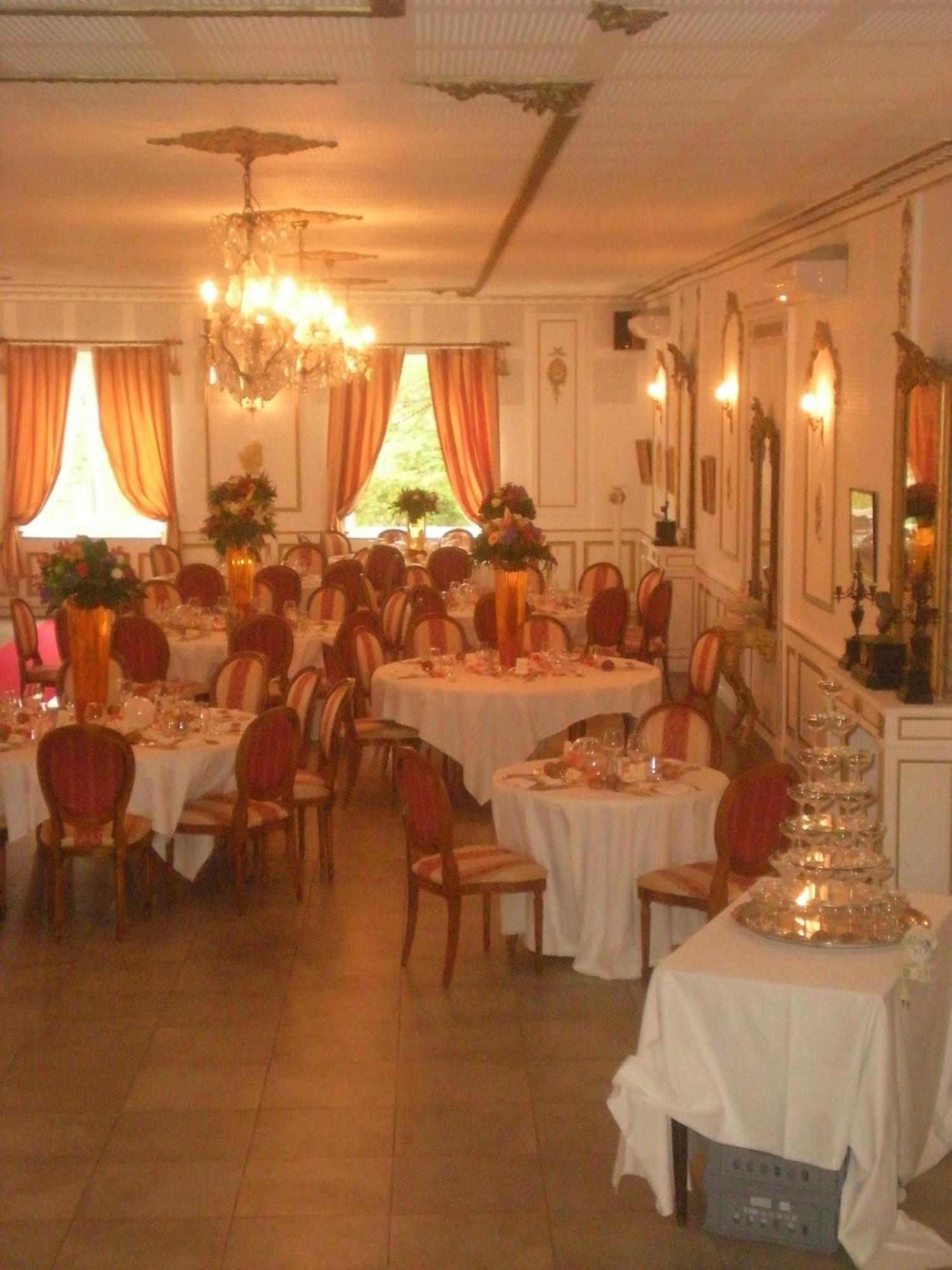 פלורי Chateau De La Chapelle Des Bois מראה חיצוני תמונה
