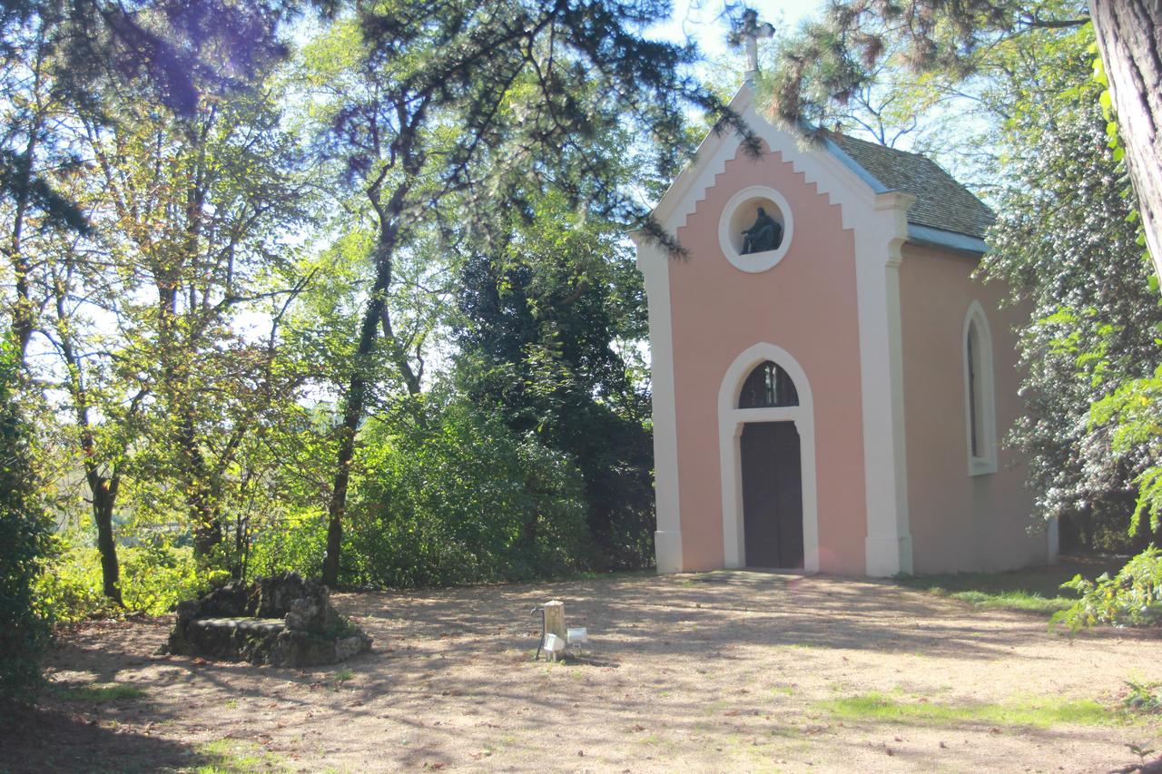 פלורי Chateau De La Chapelle Des Bois מראה חיצוני תמונה